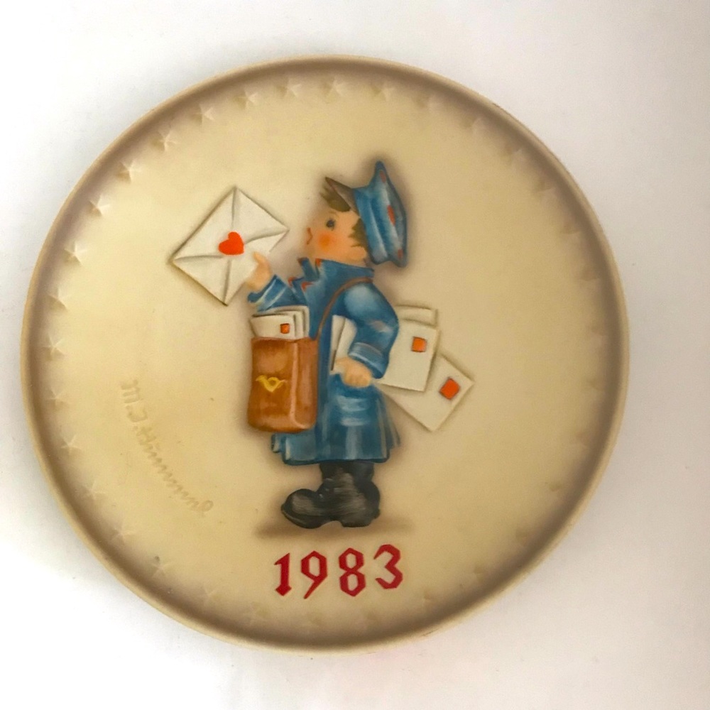 A vintage Hummel 13th Annual 1983 Plate